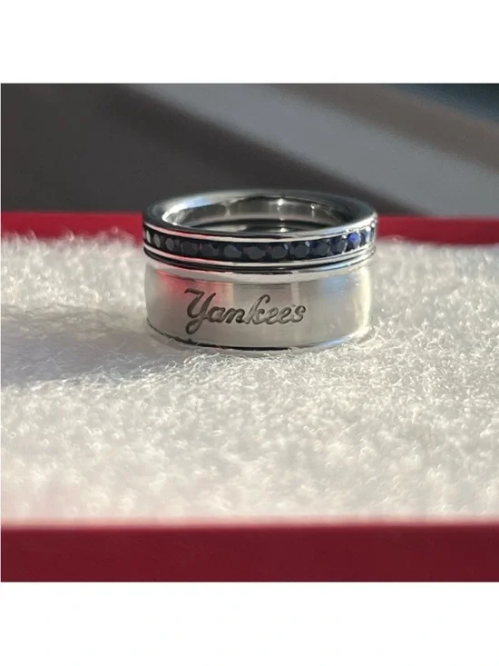 New York Yankees ring set
Stainless steel - Picture 2 of 4